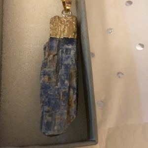 Geode agate necklace and it come in a gift box